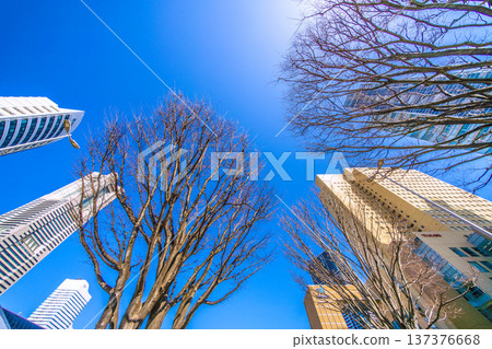 The cityscape of Yokohama, Japan, is gloomy... Japan's economy is gloomy. The world is in turmoil... The Strait of Hormuz is blocked... Buildings in front of Sakuragicho Station... = 5th 137376668