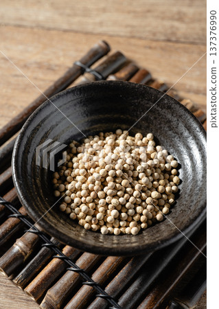 White pepper 137376990