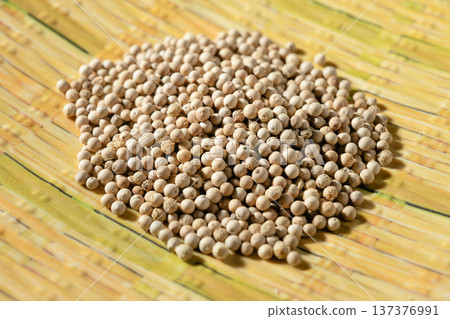 White pepper White pepper 137376991