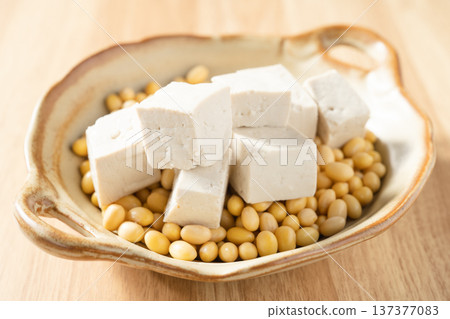 Tofu Tofu 137377083