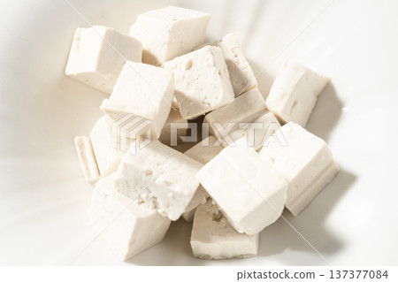 Tofu Tofu 137377084