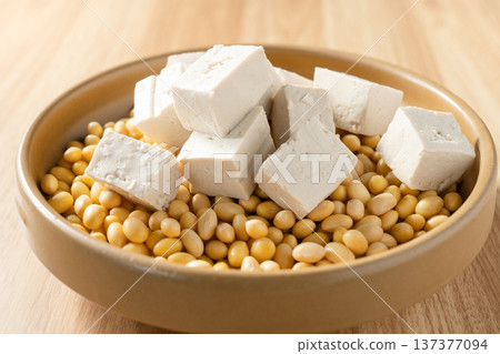 Tofu Tofu 137377094