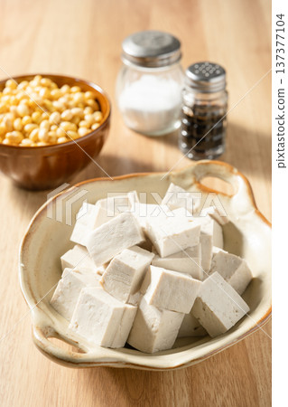 Tofu Tofu 137377104