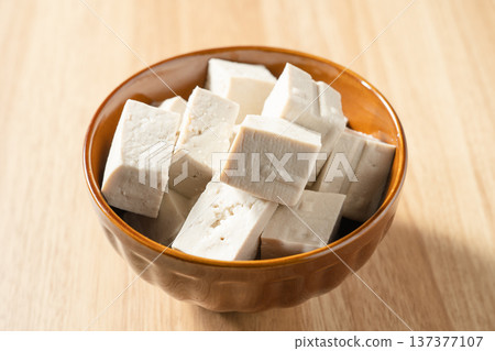 Tofu Tofu 137377107