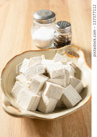 Tofu Tofu 137377112