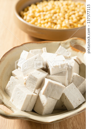 Tofu Tofu 137377115