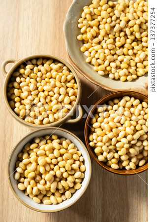 soy beans soy beans 137377254