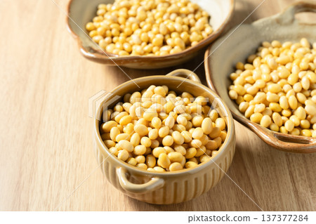 soy beans soy beans 137377284