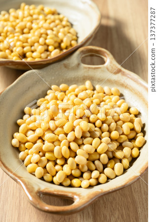 soy beans soy beans 137377287