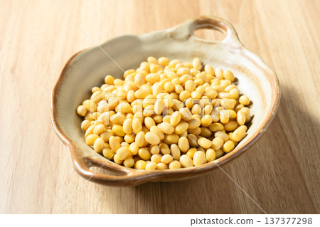 soy beans soy beans 137377298