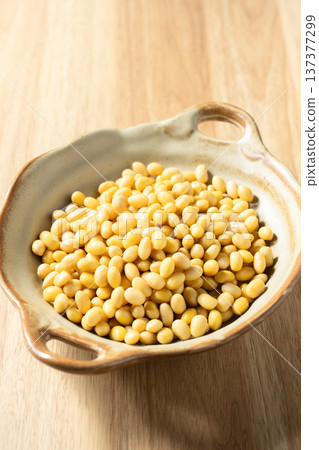 soy beans  137377299