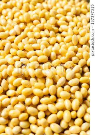 soy beans  137377319