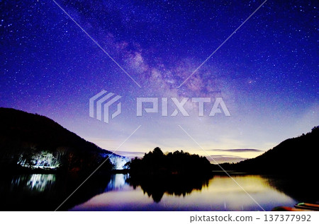 The starry sky of Yumoto Onsen in Oku-Nikko The starry sky of Yumoto Onsen in Oku-Nikko 137377992