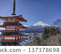Five-story pagoda and townscape covered in lingering snow 137378698