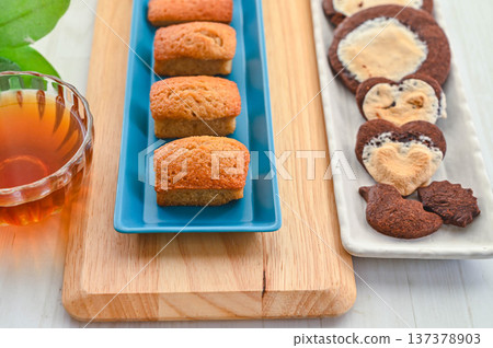 Financiers and s'mores cookies Financiers and s'mores cookies 137378903