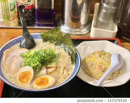Ramen and fried rice 137379520
