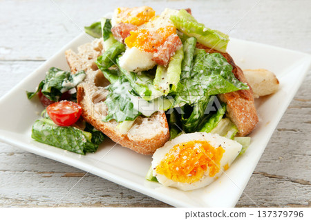 法國麵包和凱薩沙拉 法國麵包和凱薩沙拉 137379796