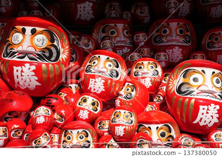 Daruma gathering 137380050