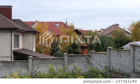 A beautiful area of mansions in autumn. A beautiful area of mansions in autumn. 137381240