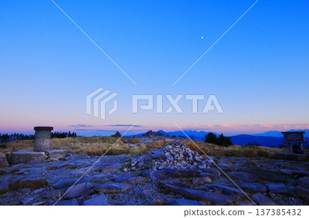 Mount Ushibuse, Utsukushigahara Plateau, Shinshu Mount Ushibuse, Utsukushigahara Plateau, Shinshu 137385432