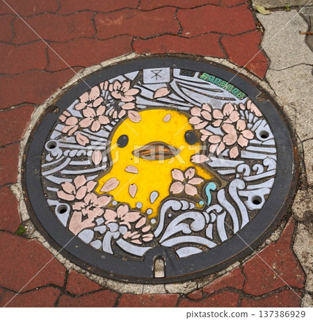 Scenery of manhole covers in Kita-Kagaya Scenery of manhole covers in Kita-Kagaya 137386929