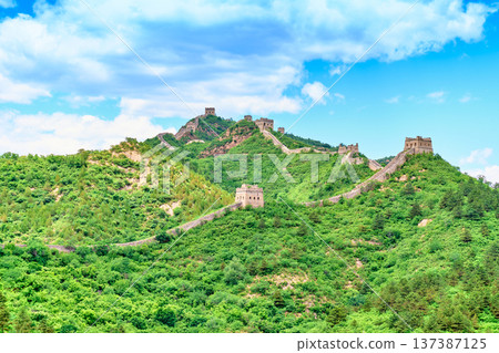 Simatai section of the Great Wall of China on a clear summer sunny day 137387125