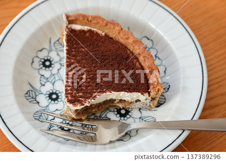 Sweet and delicious tiramisu 137389296