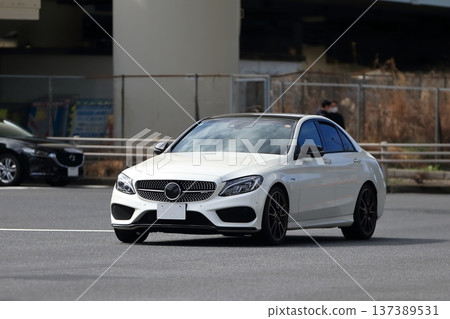 white sedan 137389531