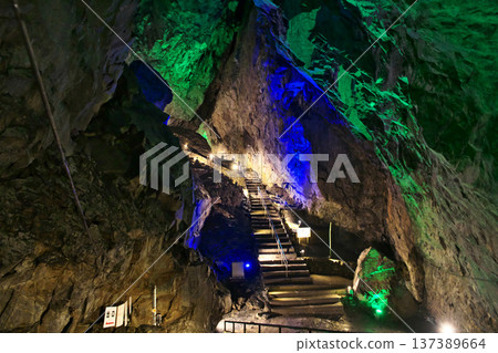Nippara Cave stalactites Nippara Cave stalactites 137389664