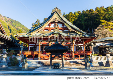 山梨縣身延町的秋天-身延山久遠寺的秋葉 山梨縣身延町的秋天-身延山久遠寺的秋葉 137389738