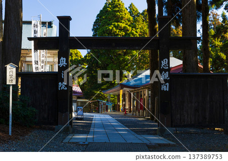Autumn in Minobu Town, Yamanashi Prefecture - Autumn leaves at Okunoin Shishinkaku, Kuonji Temple on Mount Minobu 137389753