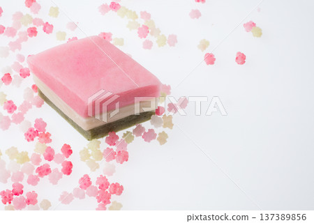 Diamond-shaped rice cakes Studio photography Diamond-shaped rice cakes Studio photography 137389856
