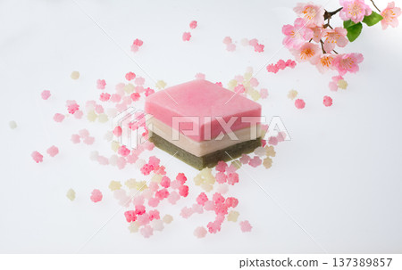 Diamond-shaped rice cakes Studio photography Diamond-shaped rice cakes Studio photography 137389857