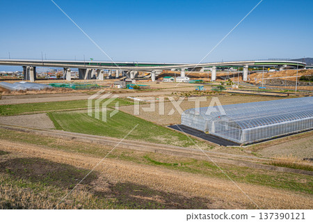 京花輪高速公路,一條穿過京都府常陽市郊的高速公路。 京花輪高速公路,一條穿過京都府常陽市郊的高速公路。 137390121