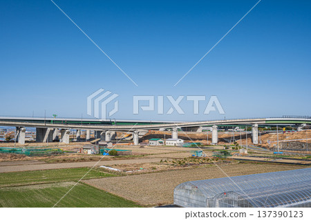 京花輪高速公路，一條穿過京都府常陽市郊的高速公路。 137390123