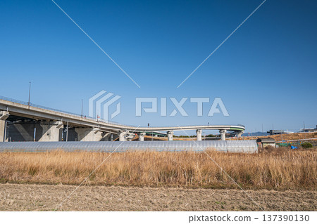 Keihanawa Expressway, a highway passing through the countryside of Joyo City, Kyoto Prefecture 137390130