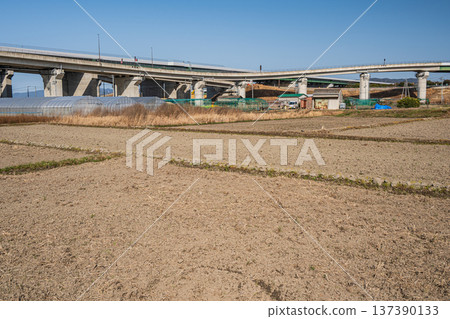 京花輪高速公路，一條穿過京都府常陽市郊的高速公路。 137390133