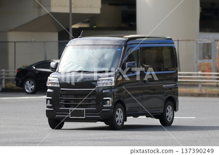 黑色輕型貨車 137390249