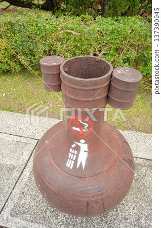 台灣獨特設計的垃圾桶 137390945