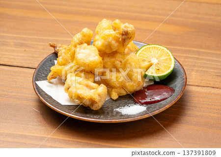 Toriten Crispy battered chicken tempura, a specialty of Oita 137391809