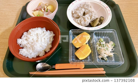Hospital food, nutritionist, calorie restriction, carbohydrate restriction 137392108