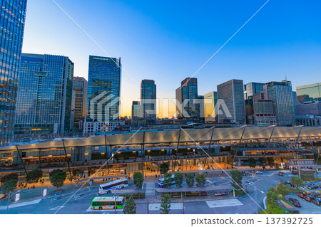 東京都千代田區丸之內東京車站夜景(從東京八重洲中城八重洲露台) 東京都千代田區丸之內東京車站夜景(從東京八重洲中城八重洲露台) 137392725