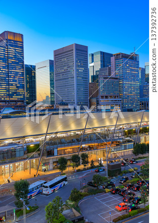 東京都千代田區丸之內東京車站夜景(從東京八重洲中城八重洲露台) 東京都千代田區丸之內東京車站夜景(從東京八重洲中城八重洲露台) 137392736
