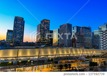東京都千代田區丸之內東京車站夜景(從東京八重洲中城八重洲露台) 東京都千代田區丸之內東京車站夜景(從東京八重洲中城八重洲露台) 137392739