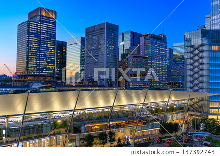 東京都千代田區丸之內東京車站夜景(從東京八重洲中城八重洲露台) 東京都千代田區丸之內東京車站夜景(從東京八重洲中城八重洲露台) 137392743