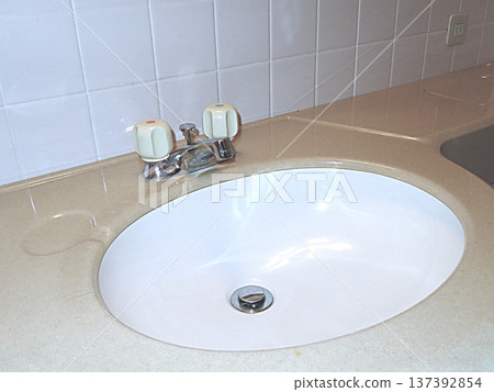 Wash basin Wash basin 137392854