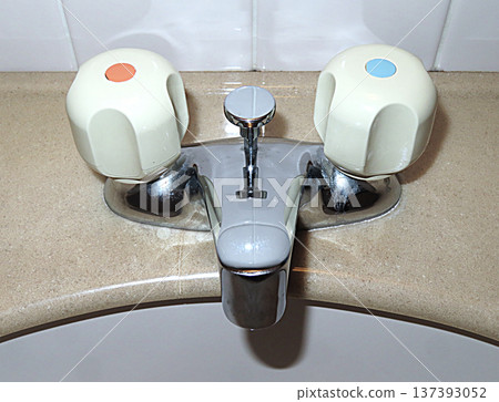 faucet 137393052