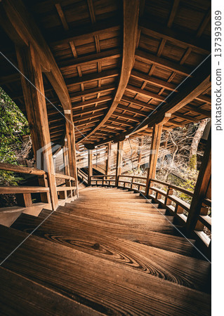Spiral staircase in the Four Garyu Corridor of Eikando at Zenrinji Temple in Kyoto, Japan 137393089