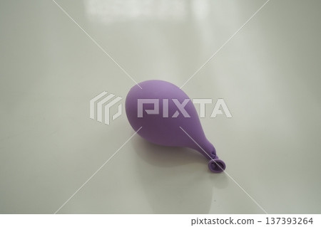 Deflated balloon (1) Deflated balloon (1) 137393264
