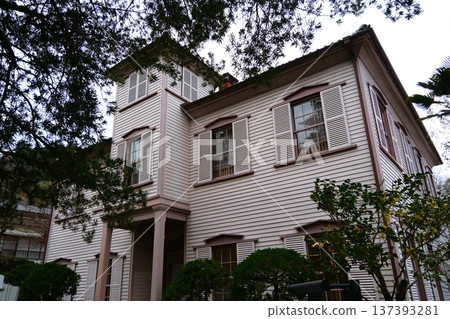 Glover garden 137393281